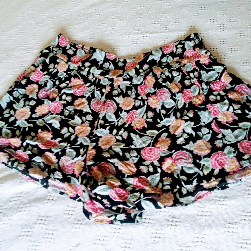 Torrid Floral Georgette shorts Size 3 (20-22)